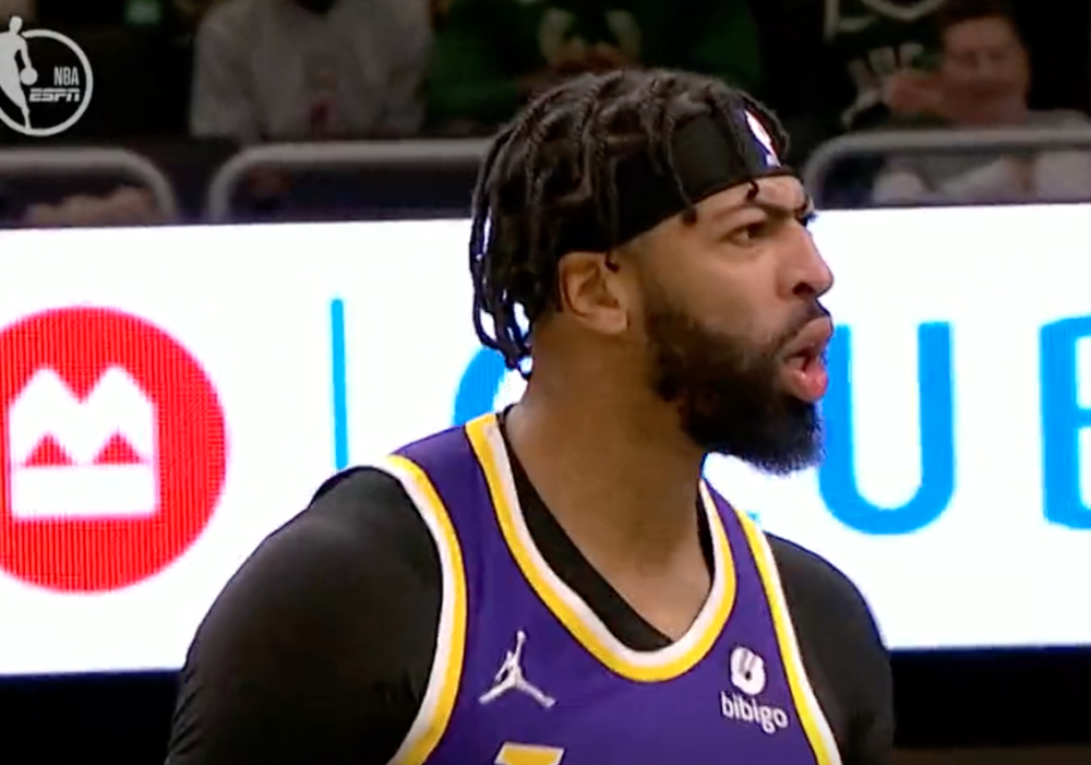 爱游戏-包含浓眉哥回归赛场，问鼎冠军首场状态亮眼，澳大利亚队观众沸腾！的词条