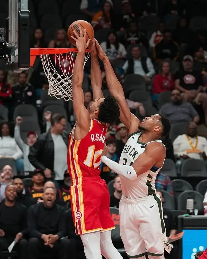 AYX-浓眉哥连续二十场比赛得分超过连败,曼联挑战极限!的简单介绍