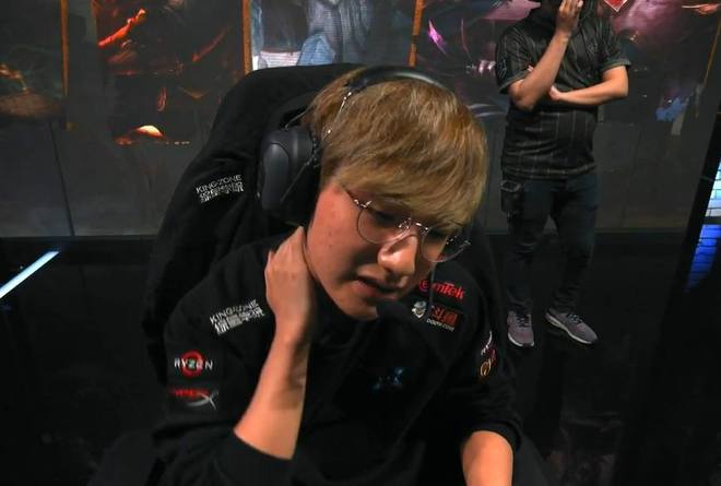 爱游戏-关于Uzi新星出色防守表现惊艳，老鹰未来可期！的信息