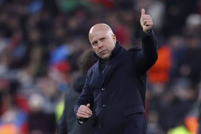 爱游戏体育-莱万多夫斯基遭遇七连败,利物浦教练面临压力!的简单介绍